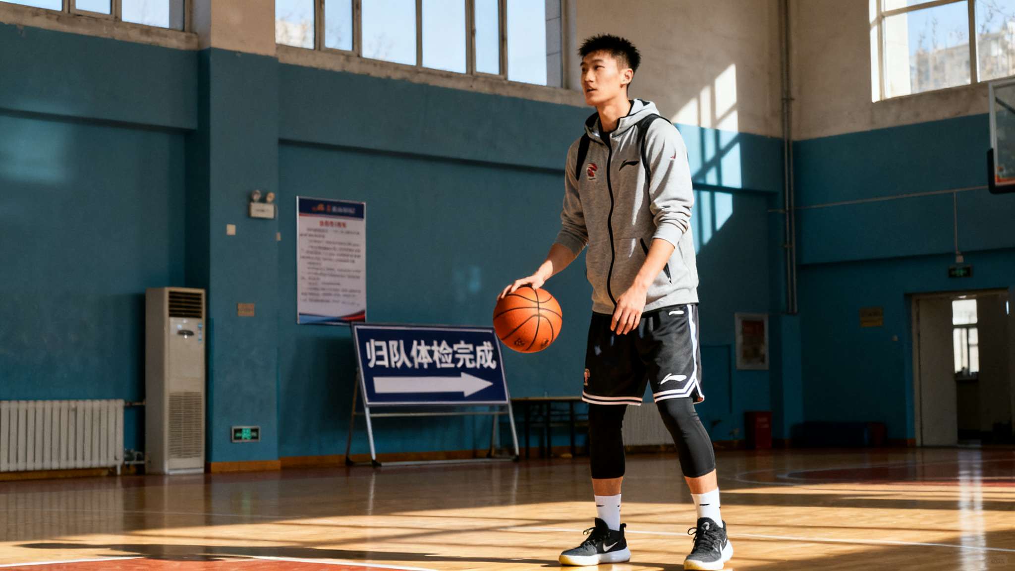 山西解说:淡厚然已落地太原,刘传兴颈椎水肿需留院观察 作为CBA近年来冉冉升起的新星,淡厚然以其全能表现俘获众多篮球迷心。他不仅拥有出